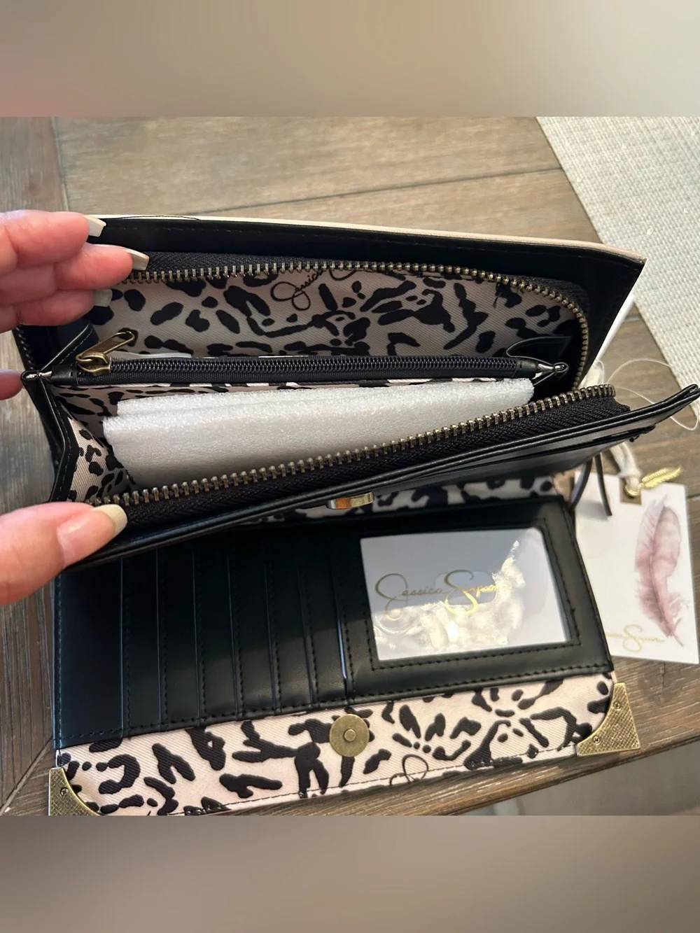 NWT Jessica Simpson Bifold Wallet Sandstone